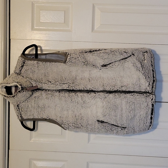 Royce Faux fur long zip up vest - Picture 5 of 7